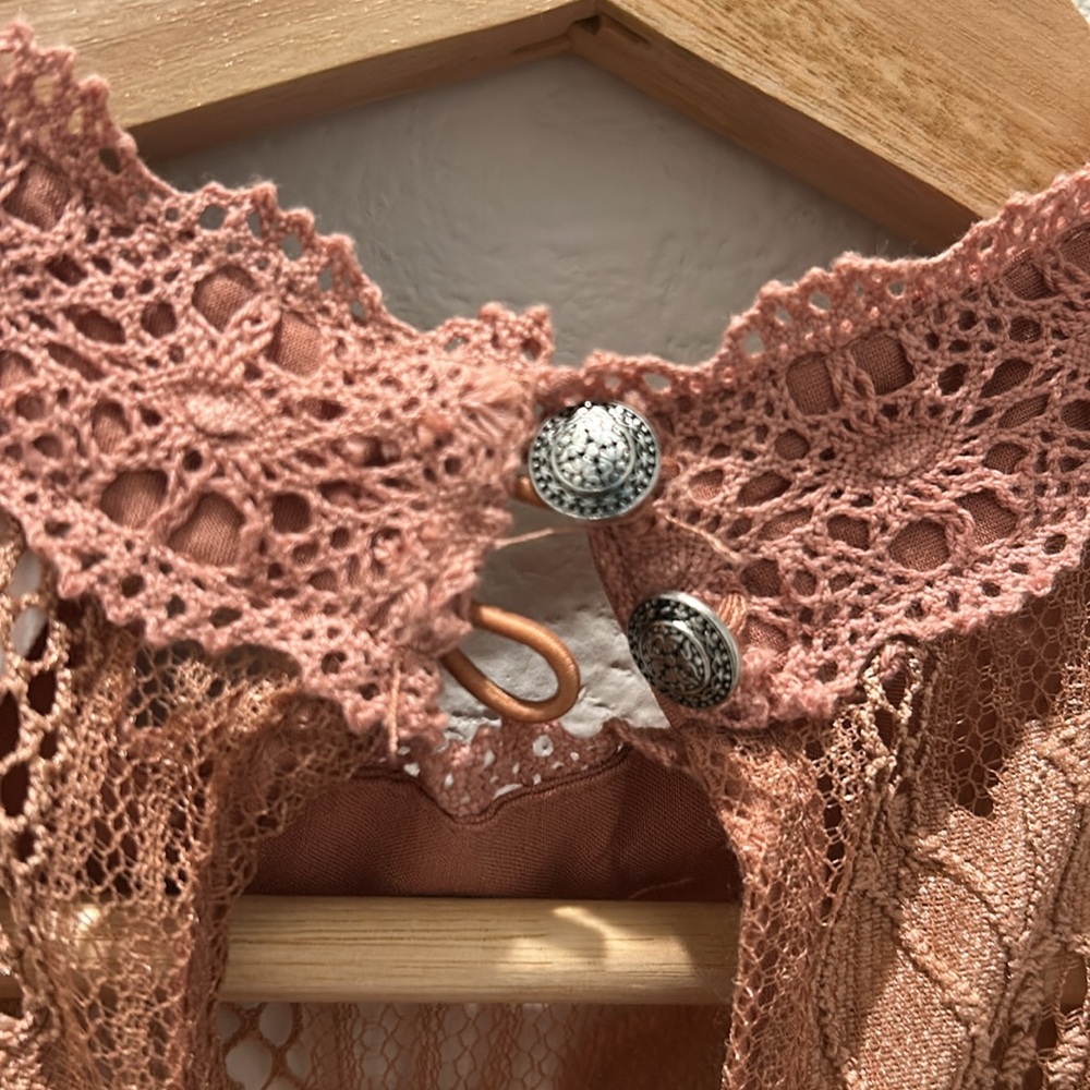 XHILIRATION PERFECT Summer Pink Lace Sleeveless Mini Sundress - Picture 14 of 14